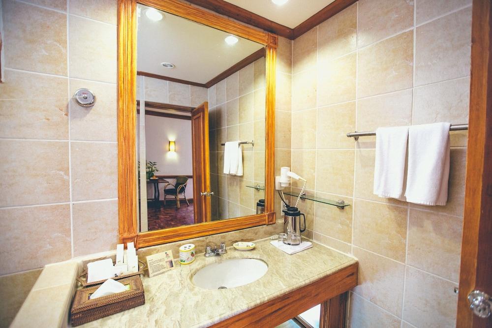 Fridays Boracay Hotel 4*